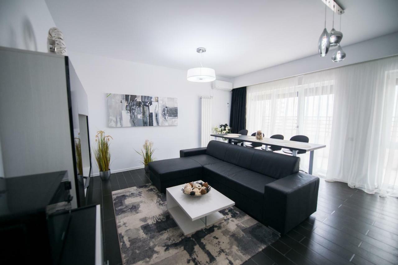 Apartel Black & White Navodari Dış mekan fotoğraf