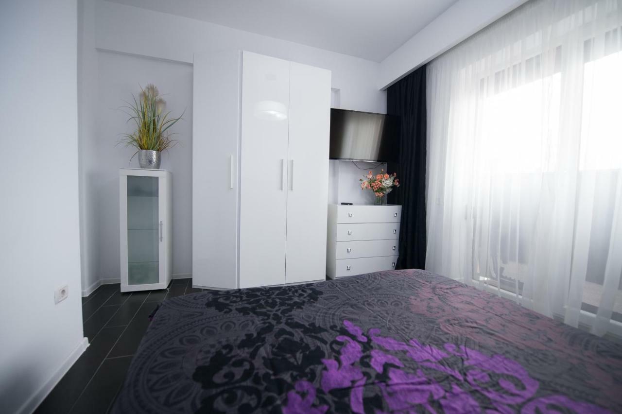 Apartel Black & White Navodari Dış mekan fotoğraf