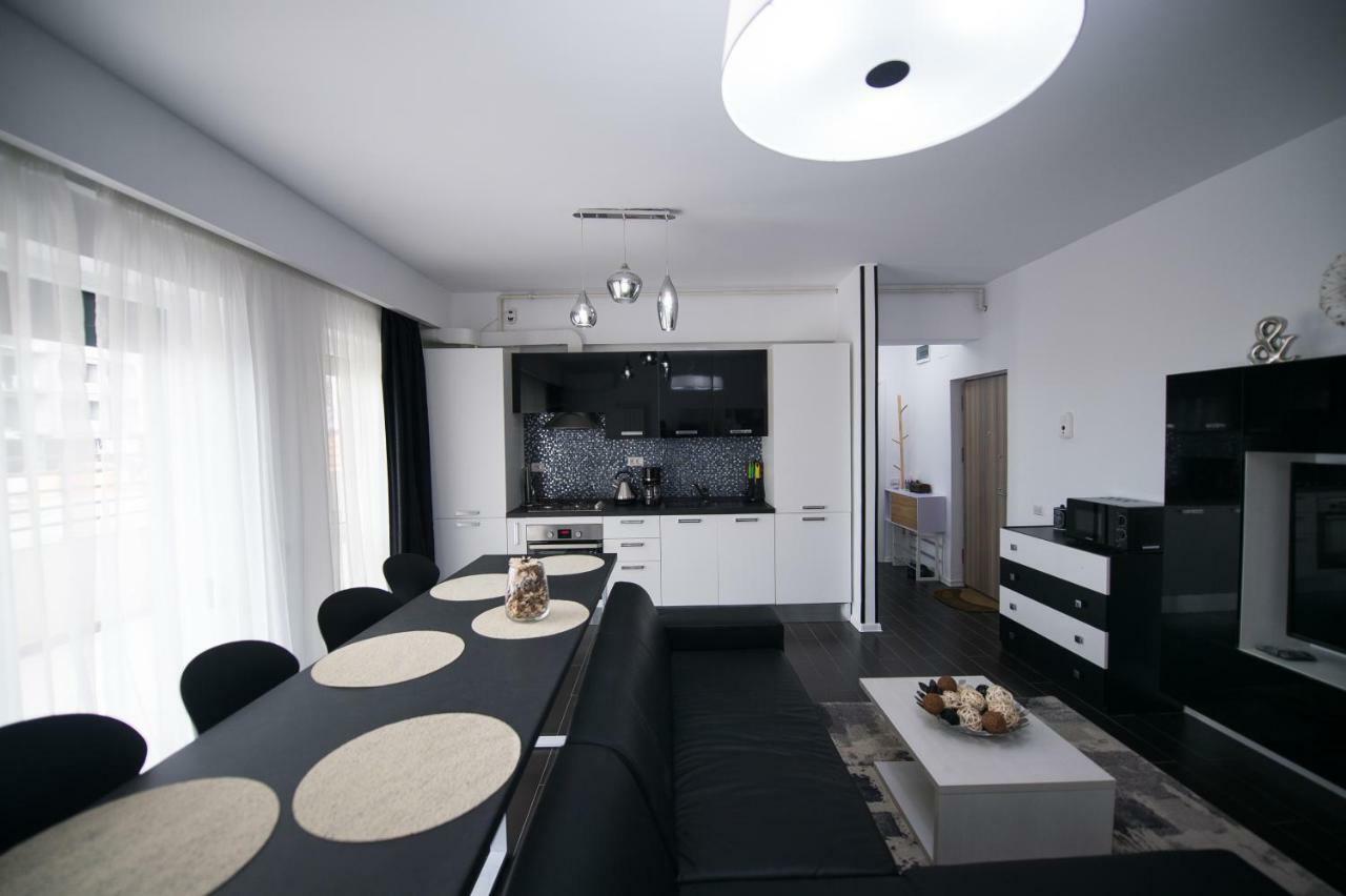 Apartel Black & White Navodari Dış mekan fotoğraf