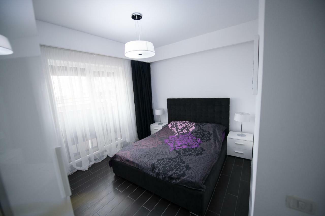 Apartel Black & White Navodari Dış mekan fotoğraf