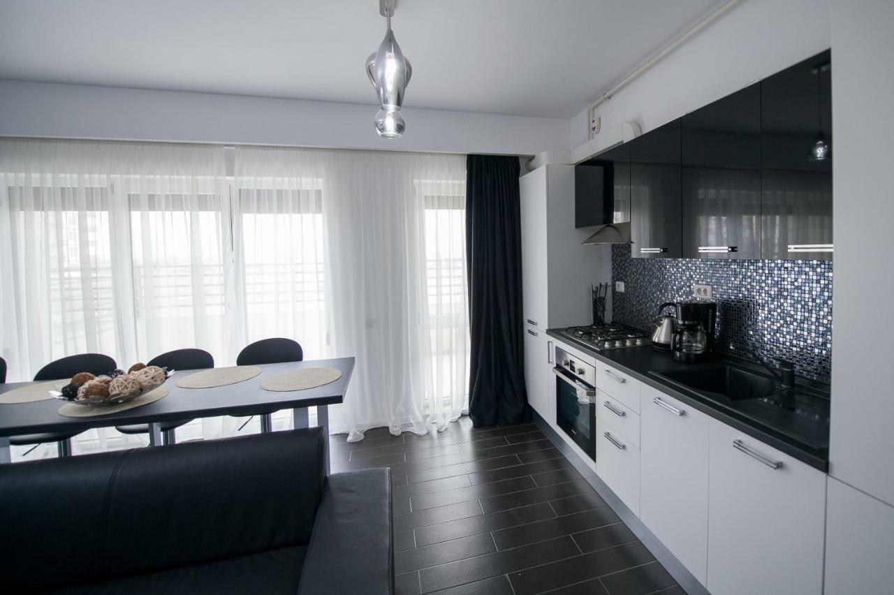 Apartel Black & White Navodari Dış mekan fotoğraf