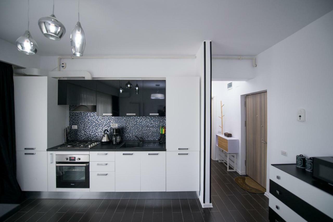 Apartel Black & White Navodari Dış mekan fotoğraf